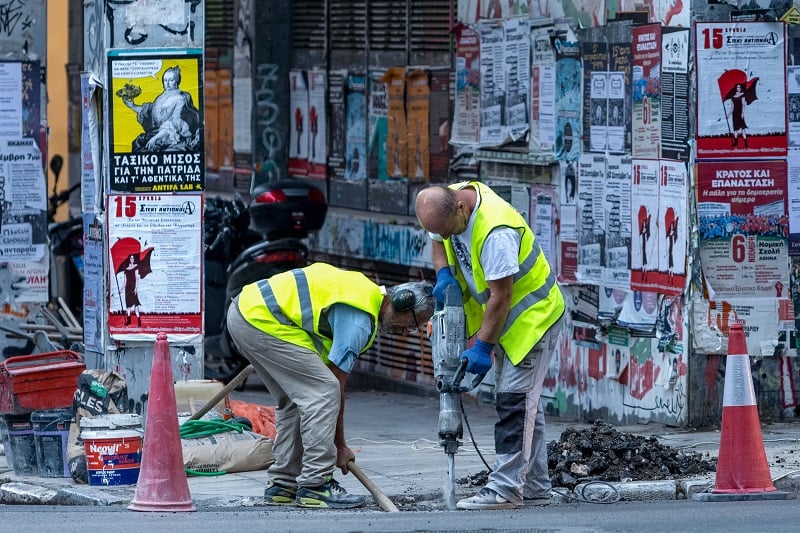 Πόσες ώρες την εβδομάδα εργάζονται οι Έλληνες σε σχέση με τους υπόλοιπους Ευρωπαίους
