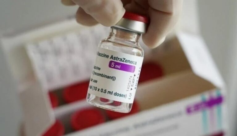 Η ASTRAZENECA ΑΠΟΣΥΡΕΙ ΠΑΓΚΟΣΜΙΩΣ ΤΟ ΕΜΒΟΛΙΟ ΓΙΑ ΤΟΝ ΚΟΡΩΝΟΪΟ