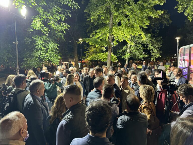 ΘΕΡΜΗ ΥΠΟΔΟΧΗ ΕΠΙΦΥΛΑΞΑΝ ΟΙ ΛΑΡΙΣΑΙΟΙ ΣΤΟΝ ΣΤ. ΚΑΣΣΕΛΑΚΗ