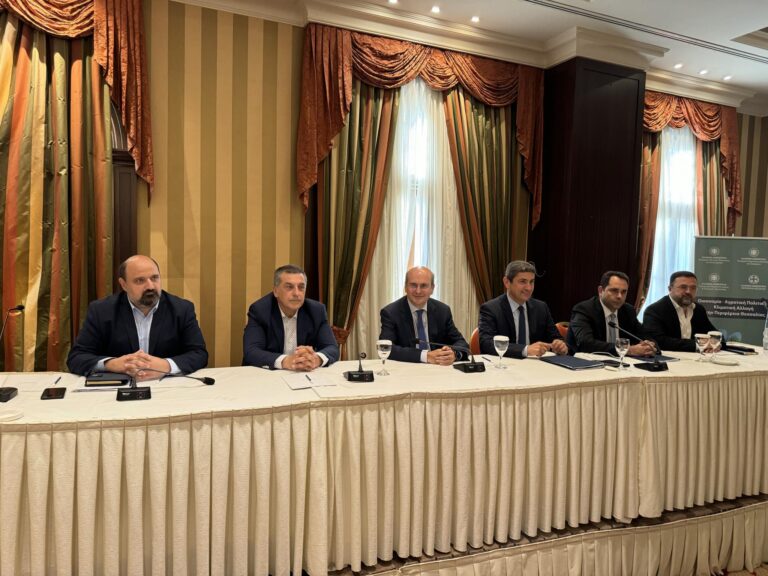 ΣΥΖΗΤΟΥΝ ΓΙΑ ΤΟ ΜΕΛΛΟΝ ΤΗΣ ΘΕΣΣΑΛΙΑΣ