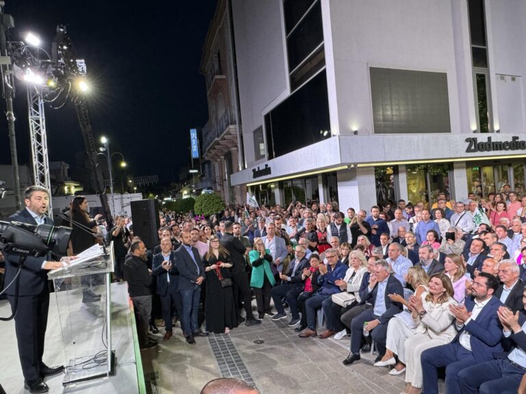 ΜΕΓΑΛΗ ΣΥΓΚΕΝΤΡΩΣΗ ΤΟΥ Ν. ΑΝΔΡΟΥΛΑΚΗ ΣΤΗ ΛΑΡΙΣΑ