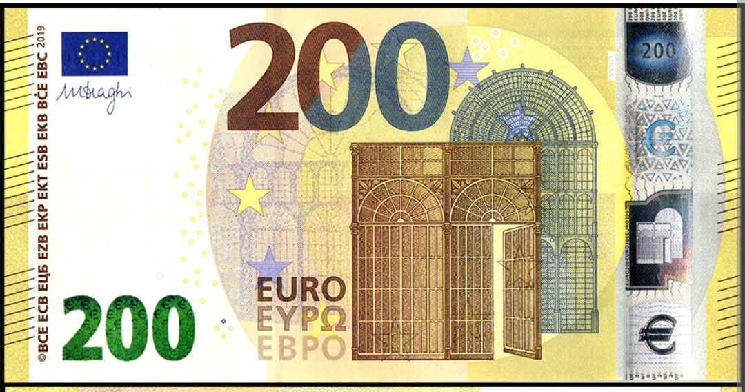 ΛΑΡΙΣΑ: ΕΔΩΣΕ ΣΕ ΤΡΑΠΕΖΑ ΓΙΑ ΑΝΤΑΛΛΑΓΗ 40.000 ευρώ ΠΟΥ ΗΤΑΝ ΚΛΕΜΜΕΝΑ ΑΠΟ ΤΗ ΛΙΒΥΗ ΤΗΝ ΕΠΟΧΗ ΤΟΥ ΚΑΝΤΑΦΙ