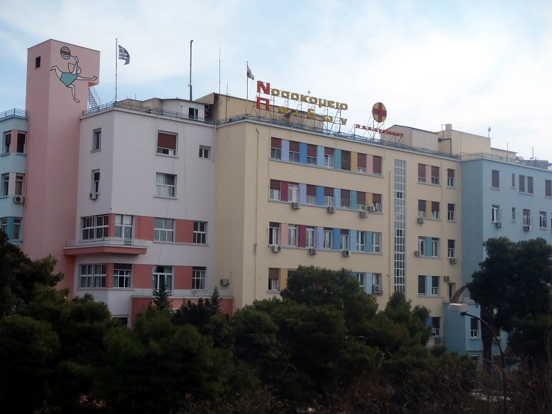 Με εγκαύματα στο 50% του σώματός της νοσηλεύεται η 2χρονη που άρπαξε φωτιά στη Θεσσαλονίκη