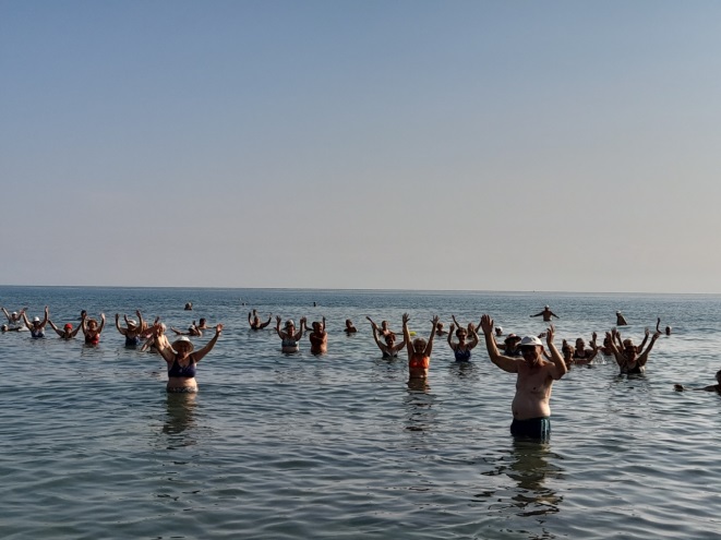 Εκδρομή των συνταξιούχων ΙΚΑ Τυρνάβου για μπάνιο στο Νέο Παντελεήμονα