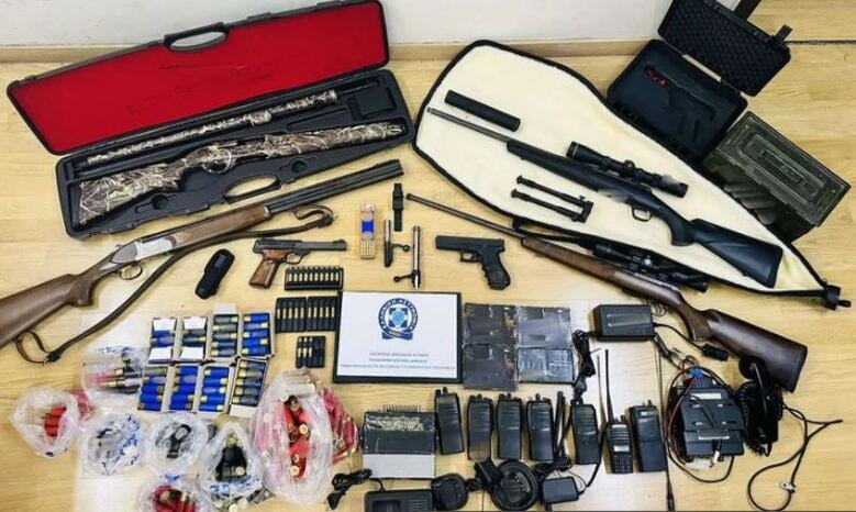 Συνελήφθη στο Κερατσίνι 61χρονος που είχε οπλοστάσιο, απειλούσε πολιτικούς και τον αναζητούσαν οι Σουηδοί