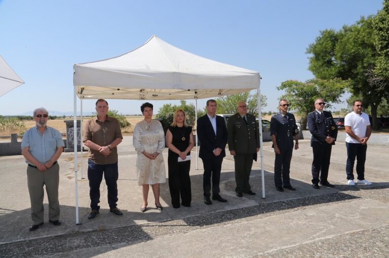 Δήμος Λαρισαίων και φορείς τίμησαν τους εκτελεσθέντες στο Ομορφοχώρι Λάρισας