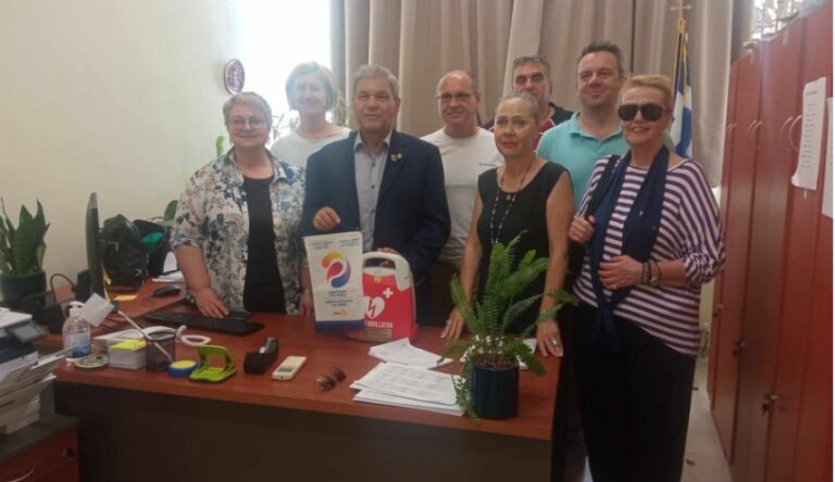 Δωρεά απινιδωτή στο Γυμνάσιο και Λύκειο Φαλάνης