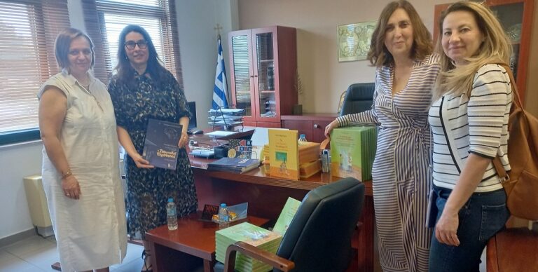 Δωρεά εκπαιδευτικών βιβλίων στη Δ.Π.Ε. Λάρισας για τις βιβλιοθήκες των Δ. Σχολείων