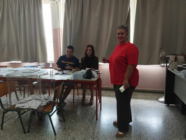 Χωρίς προβλήματα και με συμμετοχή 15% η εκλογική διαδικασία στον δήμο Τυρνάβου (φώτο – βίντεο) )