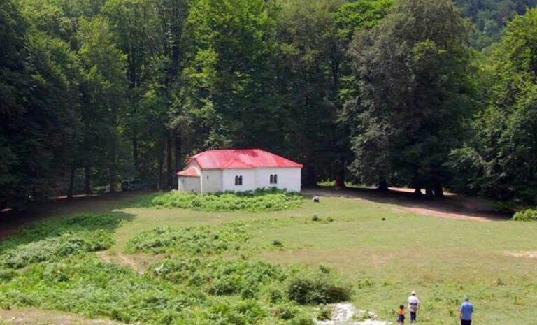 Παράπονα Καλλιπευκιωτών για τον δρόμο που οδηγεί στο εκκλησάκι της Αγίας Τριάδας