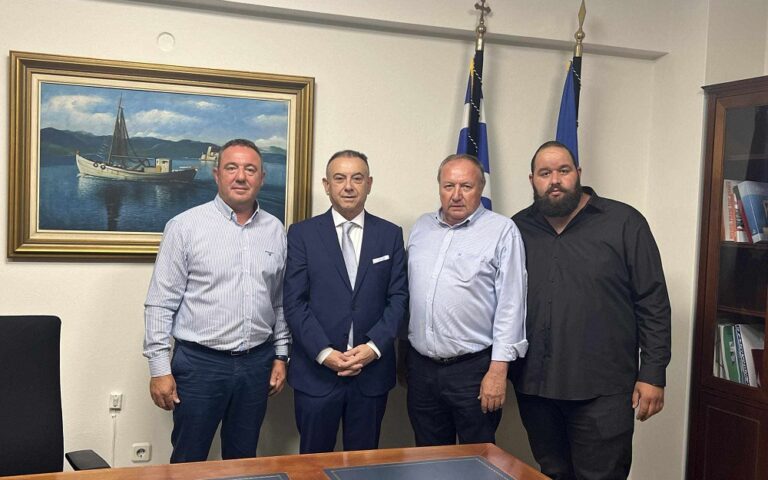 Στο πλευρό του φίλου τους…