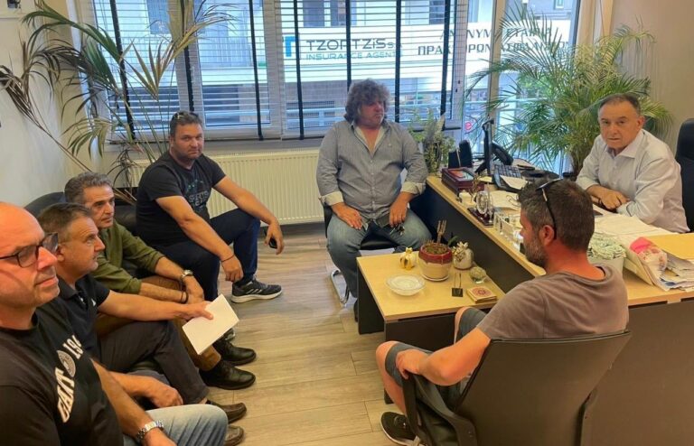 Με παραγωγούς ακτινιδίου Τεμπών και Αγιάς ο Χρήστος Κέλλας