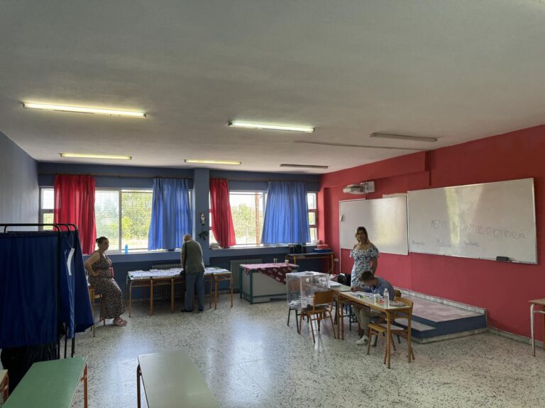 Δήμος Λαρισαίων: Μικρή συμμετοχή, ομαλή εκλογική διαδικασία αλλά και εγκλωβισμός ψηφοφόρων σε ασανσέρ