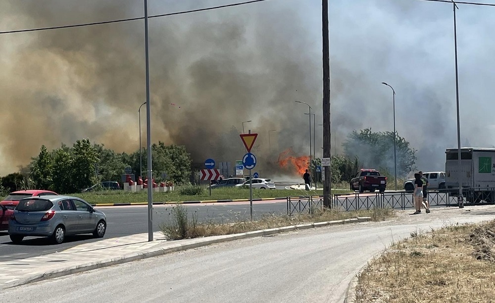 Υπό μερικό έλεγχο τέθηκε η πυρκαγιά στον Άγιο Θωμά Λάρισας (φωτο)