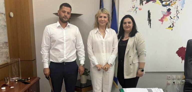 Με την υφυπουργό Παιδείας Ζ. Μακρή συναντήθηκαν οι αντιδήμαρχοι Τυρνάβου Ευ. Μαμανού – Χατζή και Ν. Νταλαγιάννης