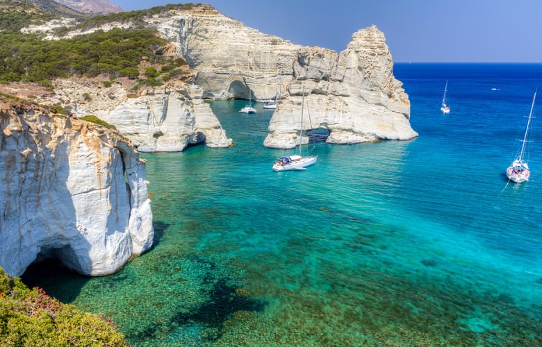 Πάρος και Μήλος ανάμεσα στους εναλλακτικούς ελληνικούς προορισμούς σύμφωνα με τη Mirror