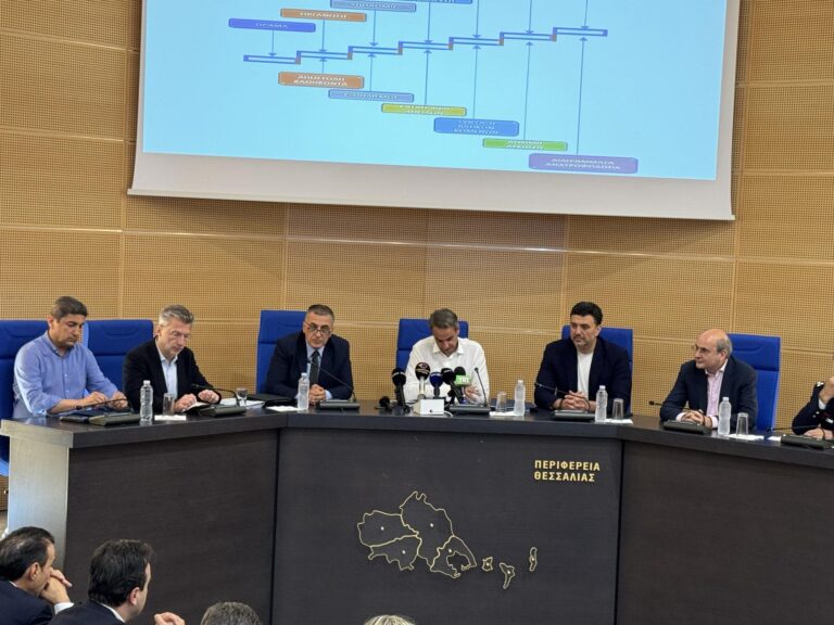 Σε εξέλιξη η σύσκεψη υπό τον πρωθυπουργό για τις ζημιές του Daniel στη Θεσσαλία