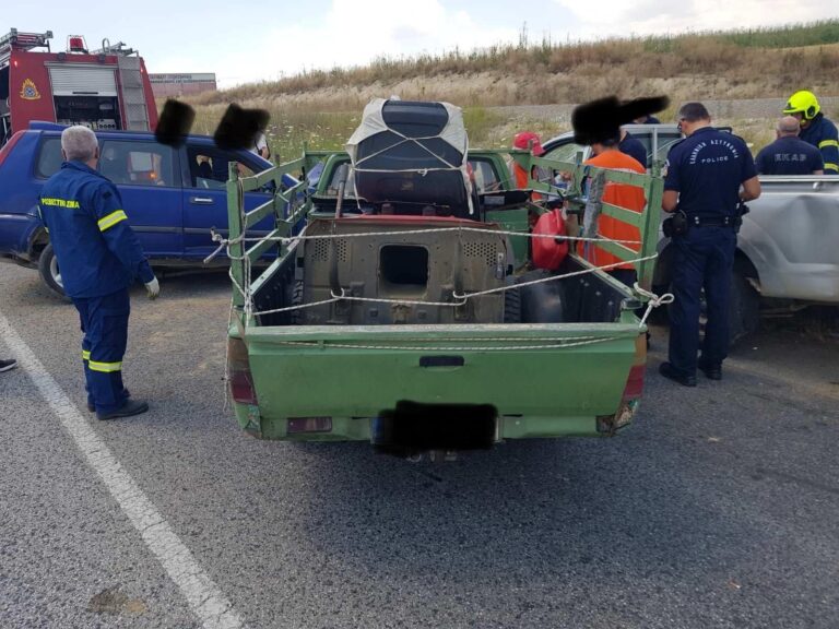 3 τραυματίες σε καραμπόλα 4 αυτοκινήτων στη Λάρισα (φωτο)