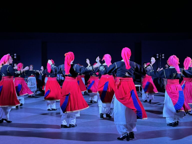 Χορευτική πανδαισία το βράδυ της Τετάρτης στη Λάρισα. Χρώματα και πολιτισμοί σε μια παγκόσμια γιορτή