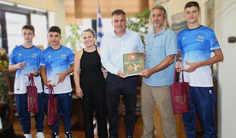 Με Λαρισαίους πρωταθλητές Ρομποτικής συναντήθηκε ο Δήμαρχος Λαρισαίων