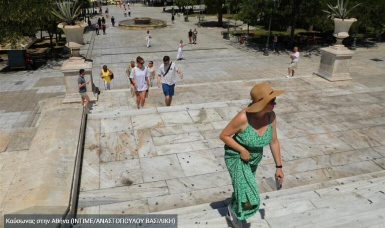 Ο κίνδυνος της θερμής επιβάρυνσης προκαλεί ανησυχία: Τι μπορούν να προκαλέσουν στον ανθρώπινο οργανισμό οι υψηλές θερμοκρασίες τη νύχτα
