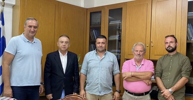 Συνάντηση Κέλλα με κτηνοτρόφους της Περαχώρας Τυρνάβου για το θέμα των φωτοβολταϊκών πάρκων στην περιοχή
