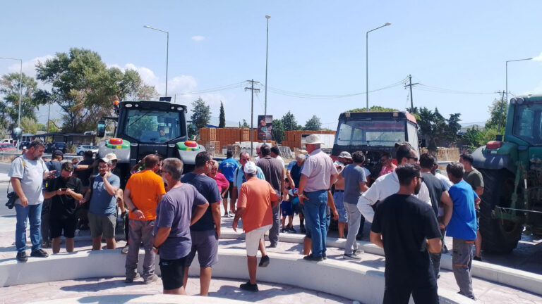 Στο δρόμο με τα τρακτέρ για τον εμπαιγμό με τις αποζημιώσεις οι αγρότες του νομού Λάρισας
