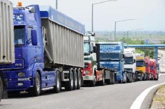 Αρση απαγόρευσης κυκλοφορίας βαρέων οχημάτων σε ΠΑΘΕ και Ε65