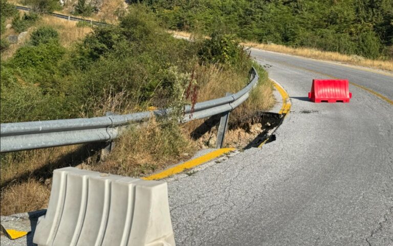 Επικίνδυνη στροφή στο δρόμο προς Καλλιπεύκη
