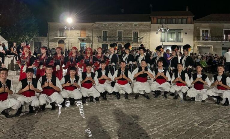 Εντυπωσίασαν τα χορευτικά της Λαογραφικής Ελασσόνας στο 18ο Διεθνές Φεστιβάλ Παραδοσιακών Χορών Pontelandolfolk fest 2024