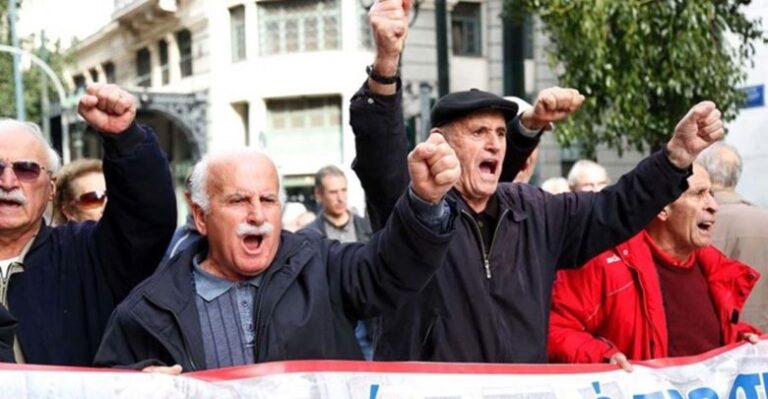 Στην απεργιακή συγκέντρωση στην κεντρική πλατεία της Λάρισας οι συνταξιούχοι