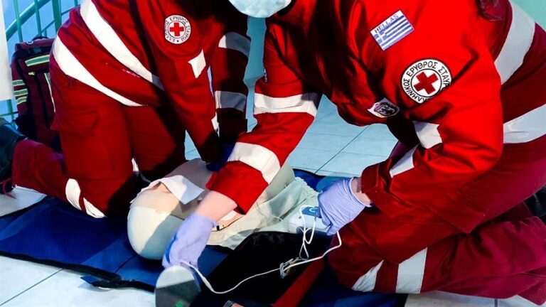 Νέος κύκλος εκπαίδευσης στις πρώτες βοήθειες από τον Ερυθρό Σταυρό στη Λάρισα
