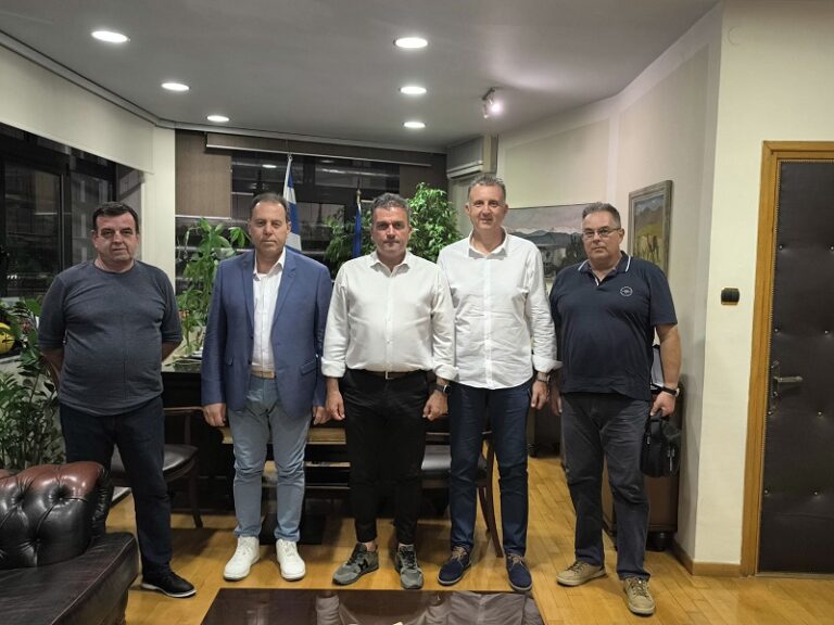 Επίσκεψη μελών του Συλλόγου Υπαλλήλων ΥΠ.ΕΘ.Α. Θεσσαλίας στο γραφείο του Δήμαρχου Λαρισαίων