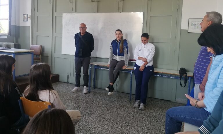 Η «Ασημένια» Λήδα Μαρία Μανθοπούλου επισκέφθηκε το Γυμνάσιο-Λ.Τ. Τσαριτσάνης «Κωνσταντίνος Οικονόμος»