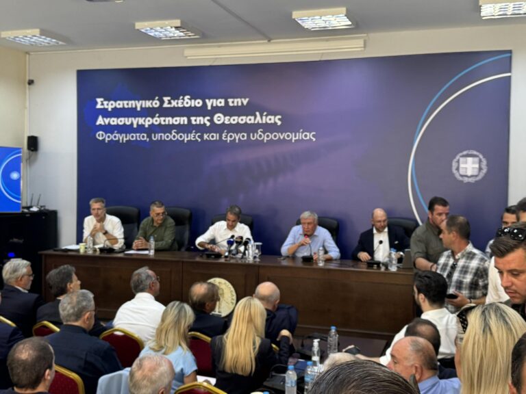 Στη Νίκαια ο πρωθυπουργός. Παρουσιάζει το σχέδιο ανασυγκρότησης της Θεσσαλίας