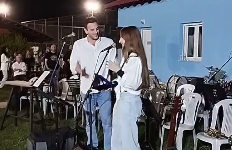 Ο Τύρναβος τίμησε την ασημένια παραολυμπιονίκη Λήδα – Μαρία Μανθοπούλου που πρόκειται να ασχοληθεί και με το άλμα σε μήκος