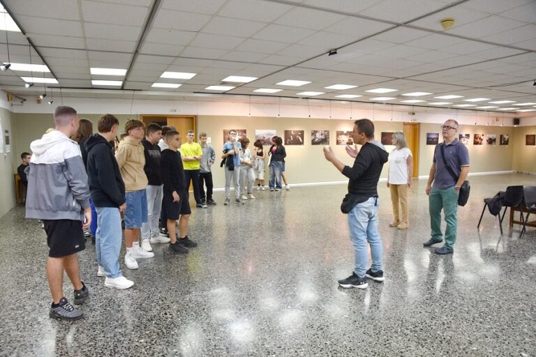 Θ. Μαμάκος και 12ο Γυμνάσιο στη Εκθεση των Λαρισαίων Φωτορεπόρτερ για τον Daniel