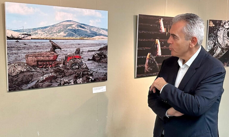 Μ. Χαρακόπουλος: Οι φωτογραφίες της πλημμύρας ως τεκμήρια αλλά και αφορμή περισυλλογής