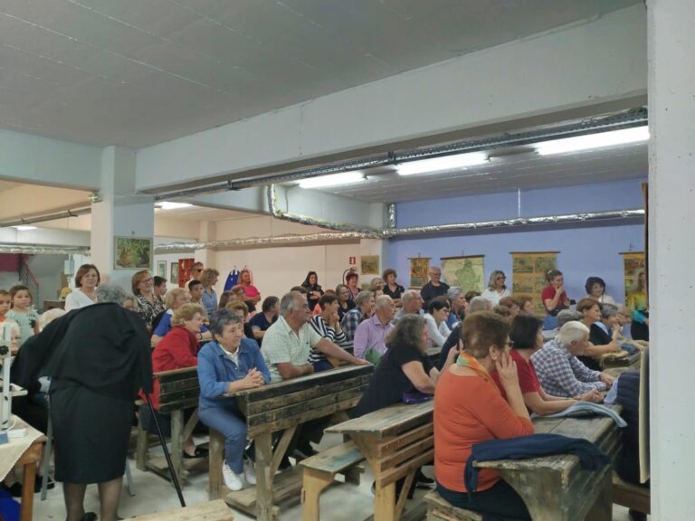 Δ.Σ. Γόννων: Ηλικιωμένοι κάθισαν ξανά στα θρανία του σχολείου τους!!!