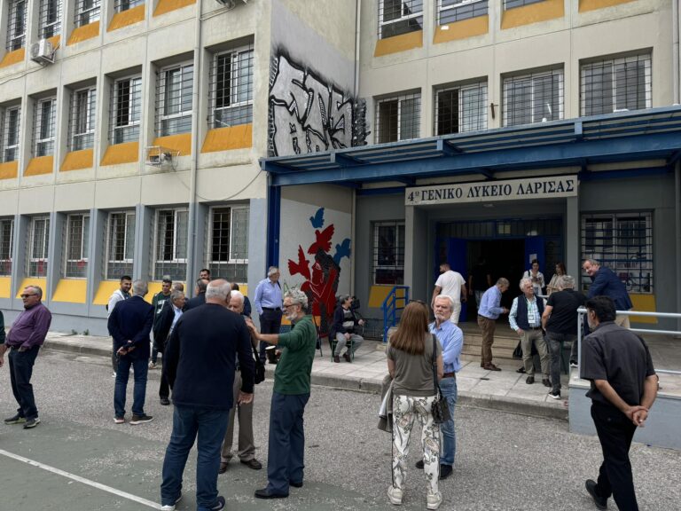 Εκλογές ΠΑΣΟΚ: Οδηγεί την κούρσα ο Χάρης Δούκας στο νομό Λάρισας