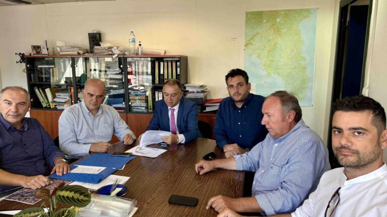 Στο υπουργείο Υποδομών για αποχαρακτηρισμό τμήματος της ε.ο. Λάρισας – Κοζάνης Στ. Τσικριτσής και Χρ. Τσιτσιρίγγος παρουσία του Χρ. Κέλλα
