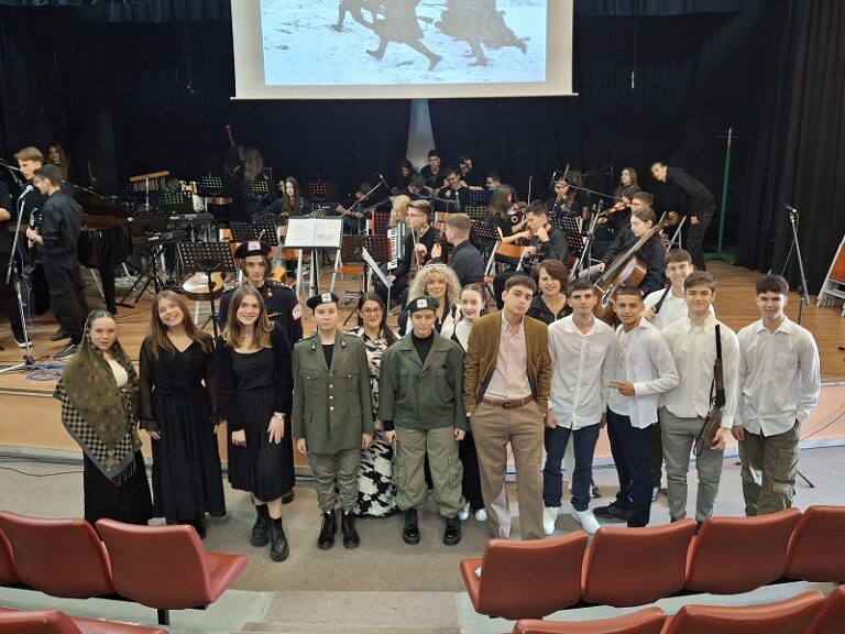 Εορτή της επετείου της 28ης Οκτωβρίου 1940 από το Μουσικό Σχολείο Λάρισας.