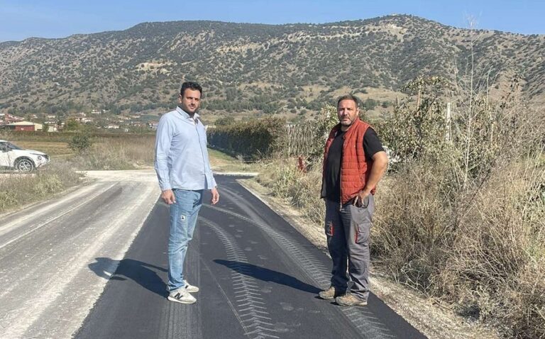 Σε εξέλιξη η ασφαλτόστρωση αγροτικού δρόμου στο Αργυροπούλι