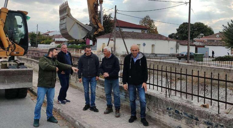 Σε εξέλιξη το έργο καθαρισμού του τσιμενταύλακα στον Αμπελώνα