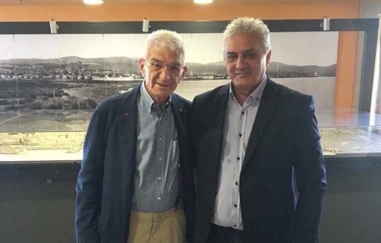 Ο Κώστας Κολλάτος αποχαιρετά τον Γιάννη Μπουτάρη