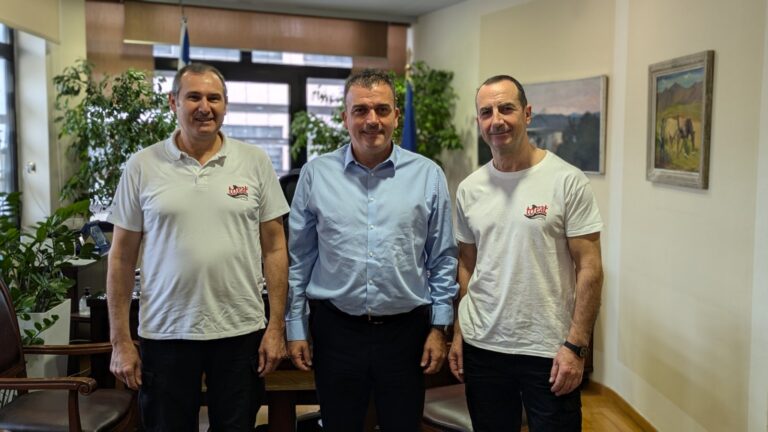 Συνάντηση του Θ. Μαμάκου με τους ιδιοκτήτες των καταστημάτων “to eat”