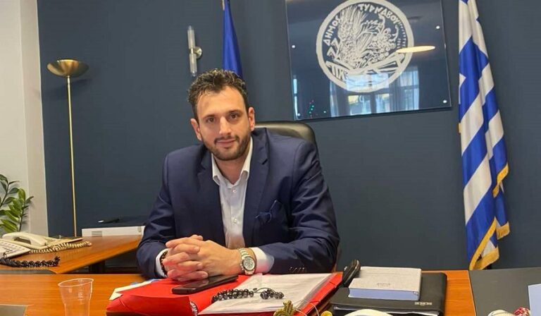 Στον Αμπελώνα σήμερα Παρασκευή 10/1 ο δήμαρχος  Τυρνάβου Στ. Τσικριτσής
