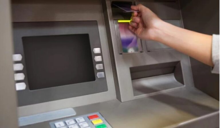 Άδεια ή χαλασμένα ΑΤΜ σε Τύρναβο και Αμπελώνα