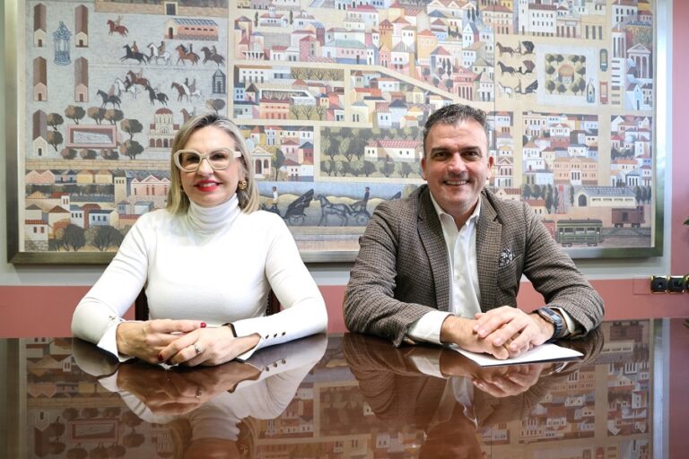 Εκατοντάδες Άι Βασίληδες με μήνυμα αλληλεγγύης στο αυριανό Santa Walk στη Λάρισα