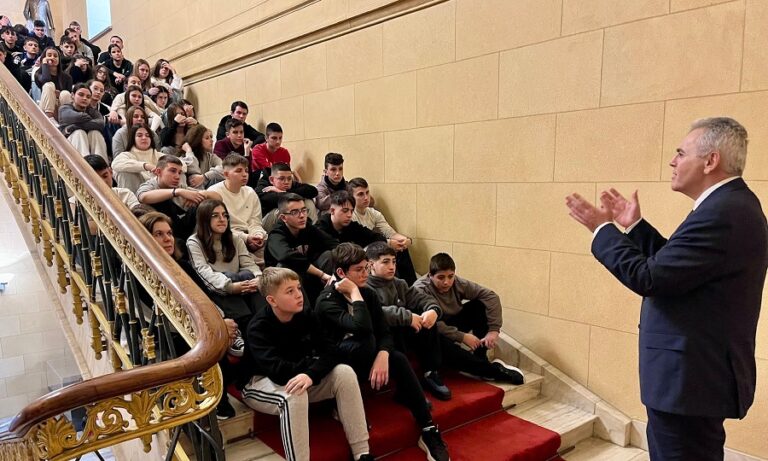 Η βουλή μπορεί πια να εκλέγει Πρόεδρο Δημοκρατίας και με ισχνή πλειοψηφία